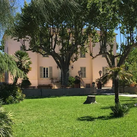度假居 Le Chateau Des Anglades 耶尔