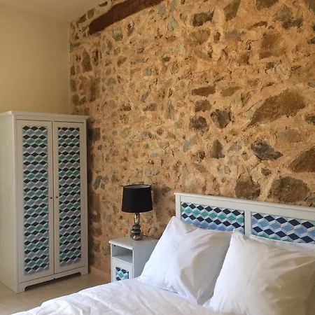 Le Chateau Des Anglades 耶尔